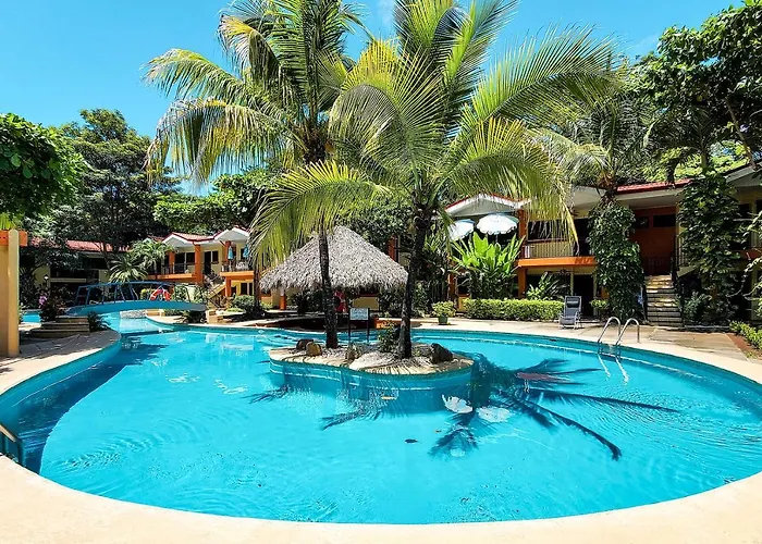 Cocomarindo #94, Huge Pool